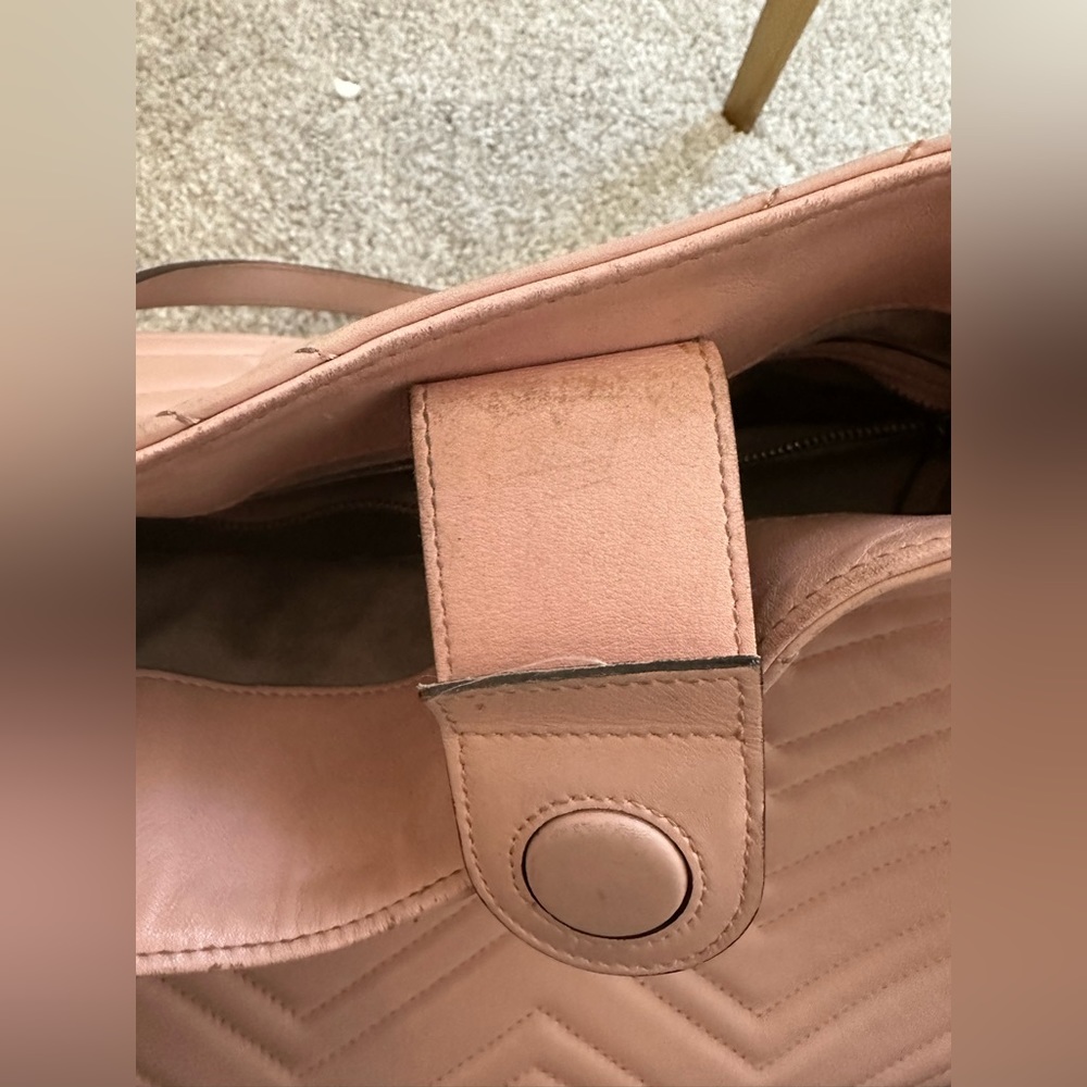 Well worn but beautiful Pink Gucci Purse - Picture 14 of 16